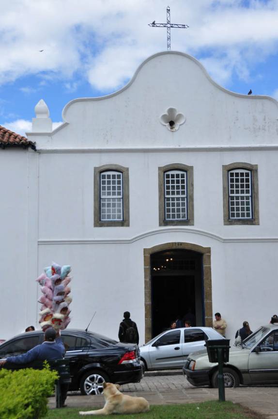 Venda de algodão doce em frente a igreja da Lapa, no Paraná